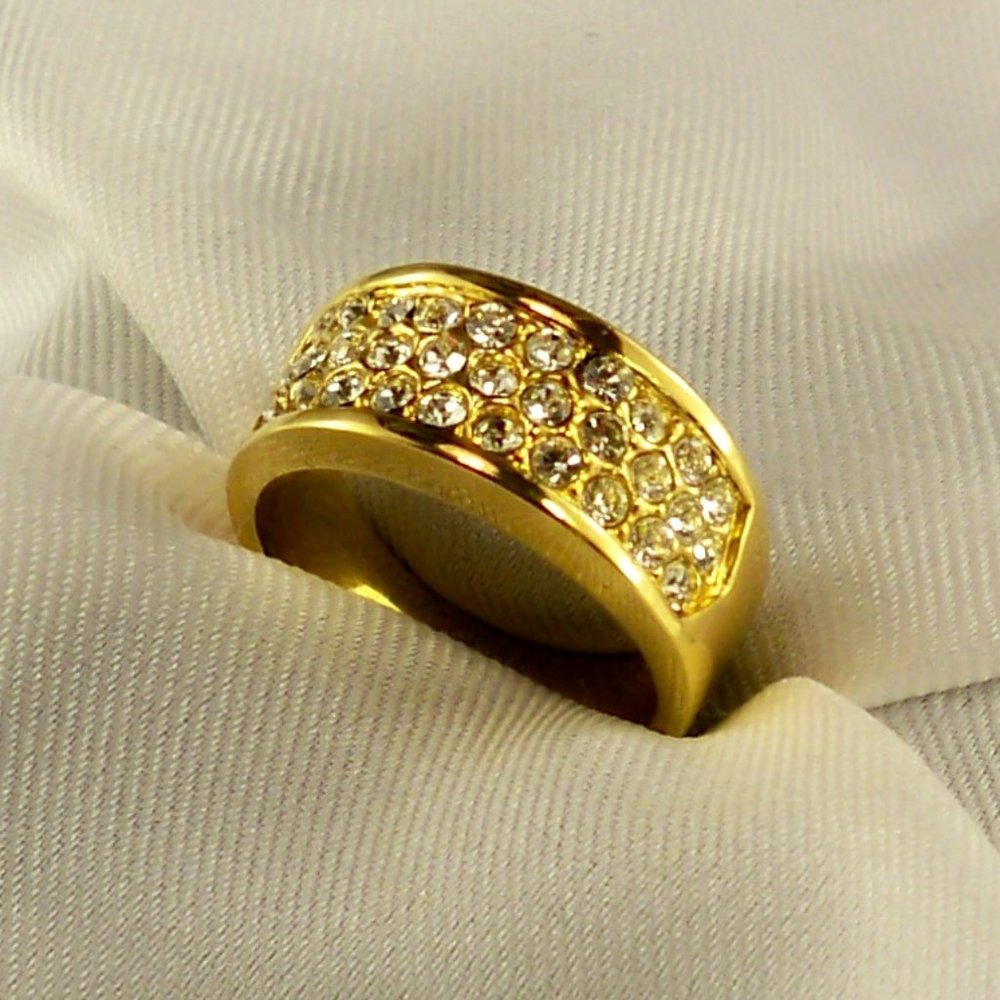 NEW Round Cut Crystals Gold Designer Ring